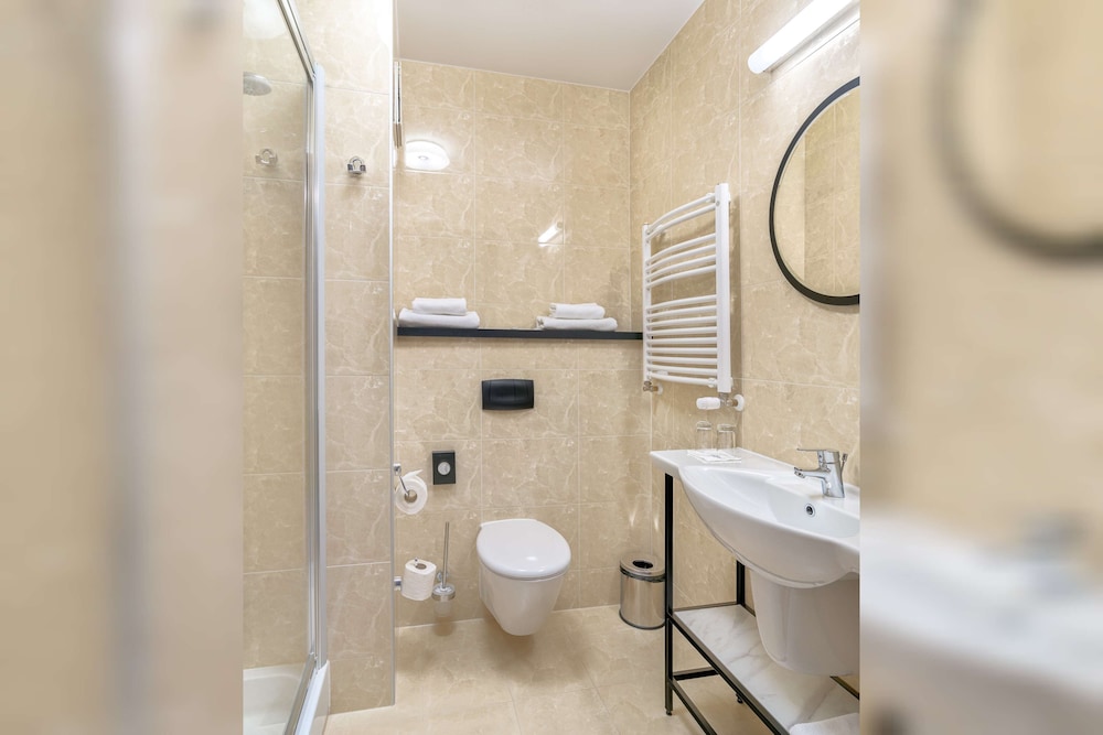 Metropolo by Golden Tulip — Hotel rooms in Krakow, Lesser Poland