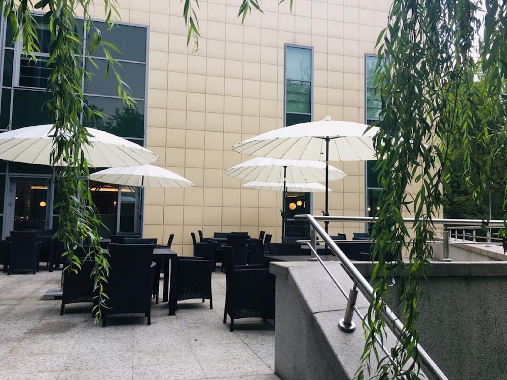 Metropolo by Golden Tulip — Restaurant & bars in Krakow, Lesser Poland
