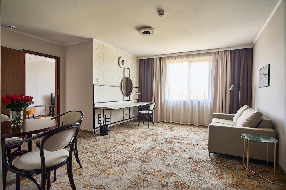 Metropolo by Golden Tulip — Hotel rooms in Krakow, Lesser Poland