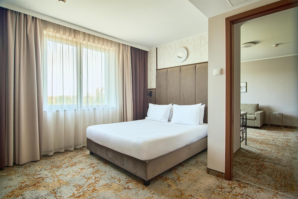 Metropolo by Golden Tulip — Hotel rooms in Krakow, Lesser Poland
