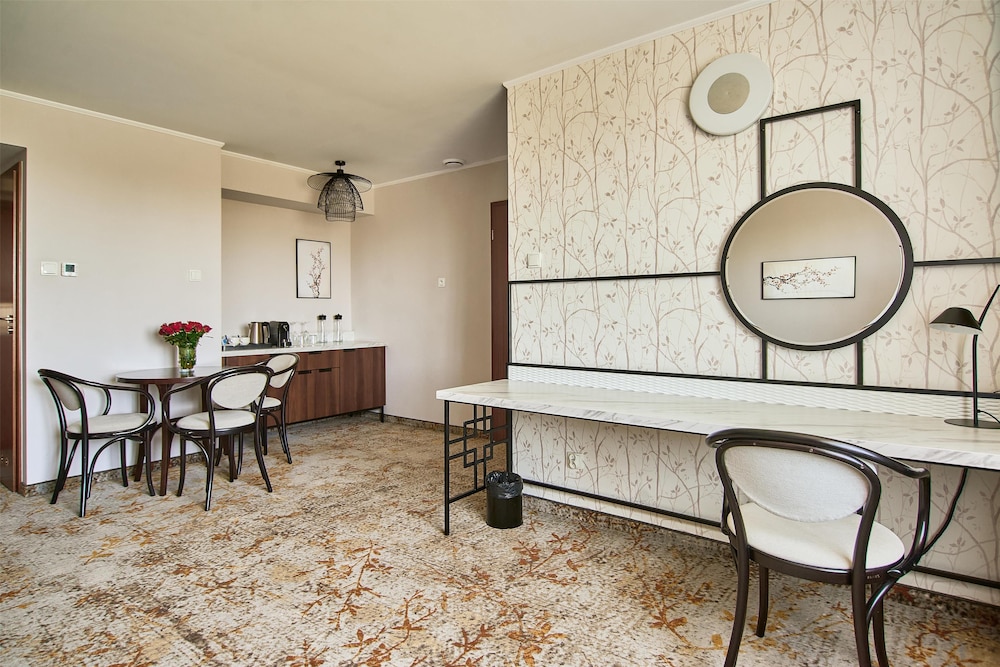 Metropolo by Golden Tulip — Hotel rooms in Krakow, Lesser Poland