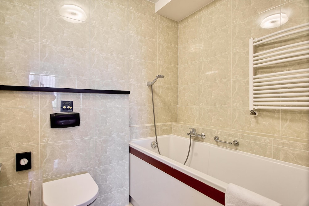Metropolo by Golden Tulip — Hotel rooms in Krakow, Lesser Poland