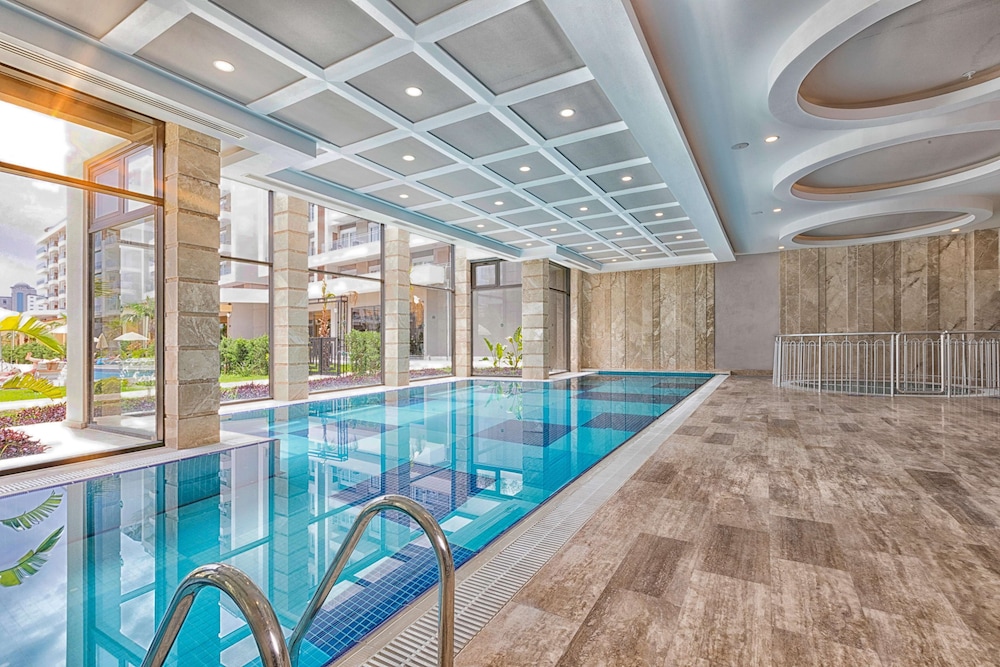 Greenwood Suites Resort — Swimming pool in Lara