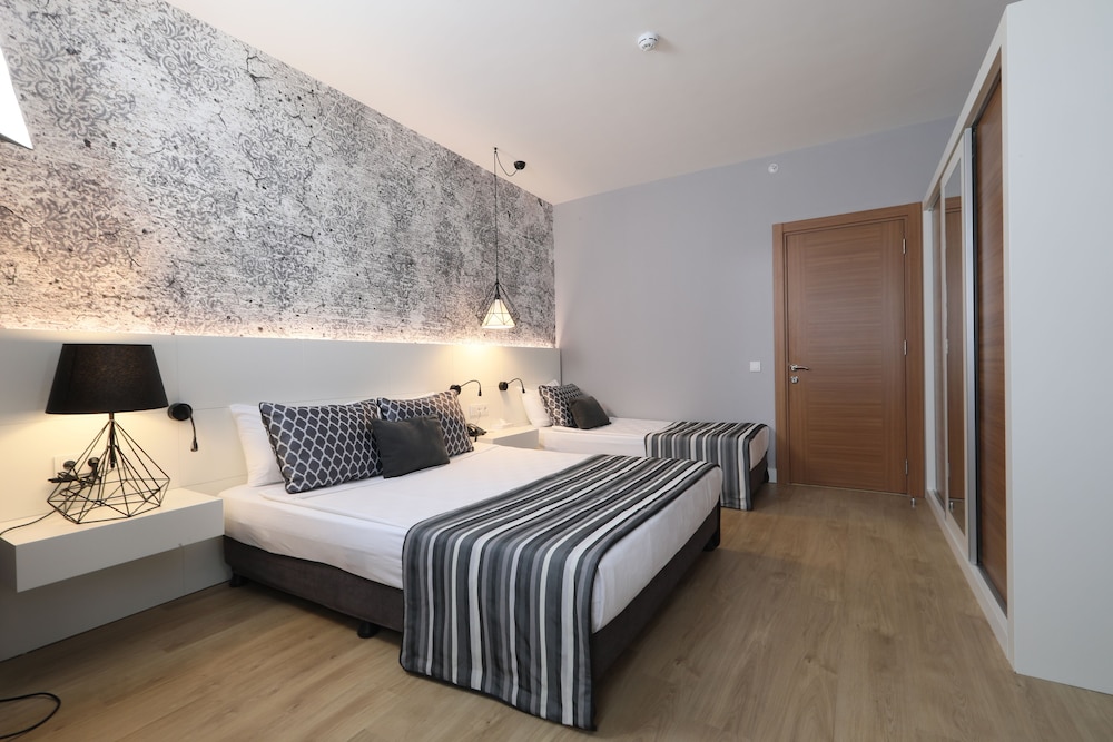 Greenwood Suites Resort — Hotel rooms in Lara