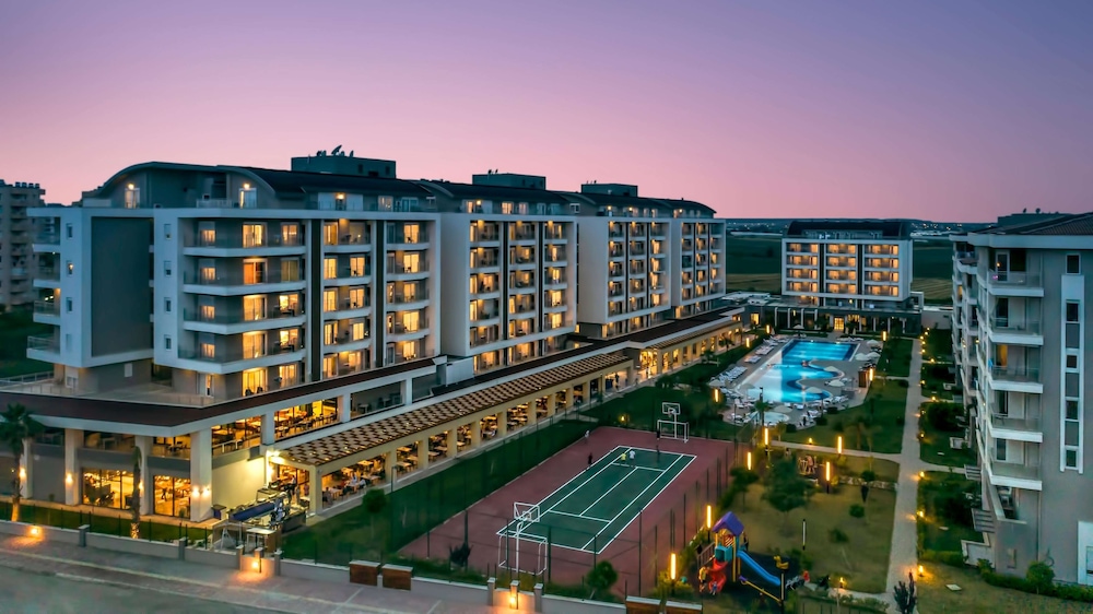 Greenwood Suites Resort — Hotel building in Lara