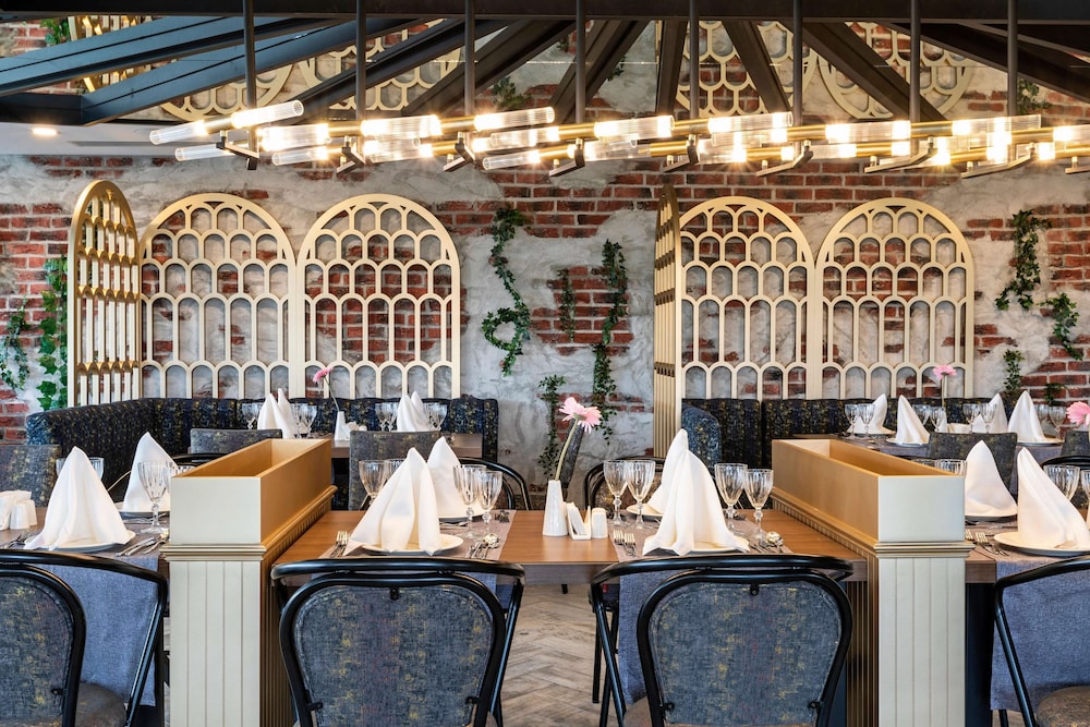 Greenwood Suites Resort — Restaurant & bars in Lara