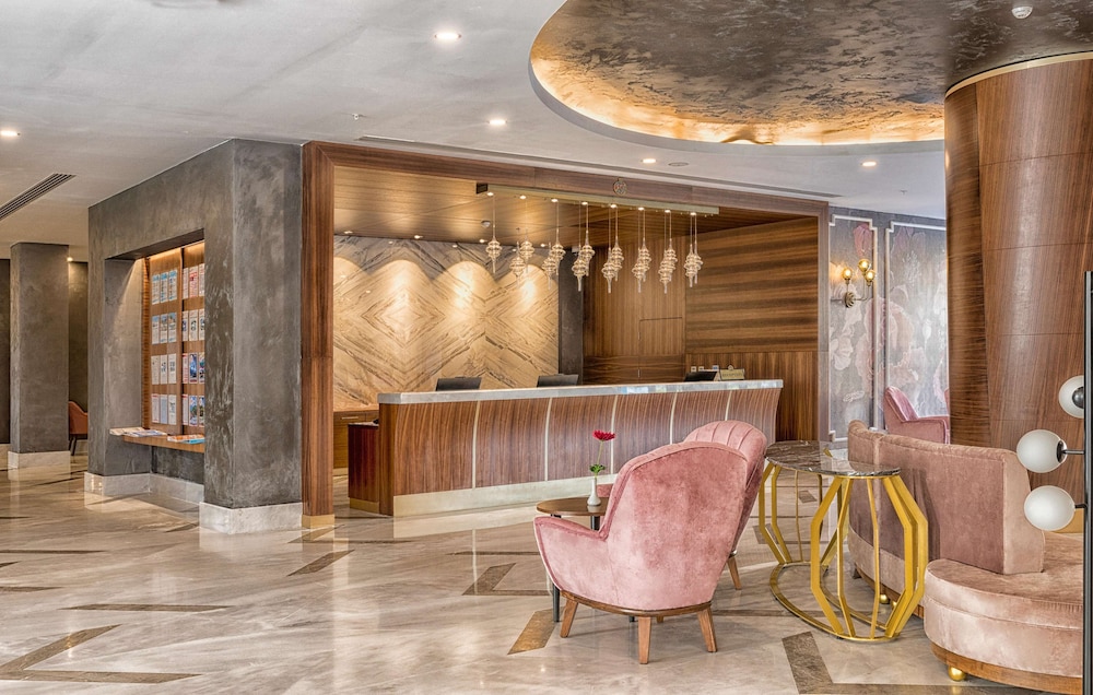 Greenwood Suites Resort — Restaurant & bars in Lara