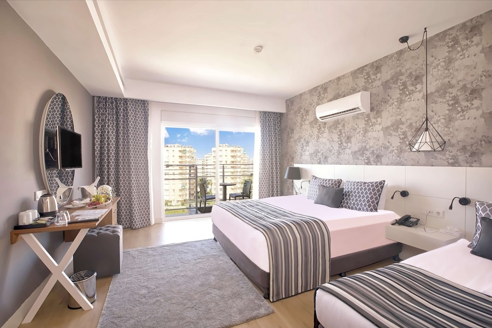 Greenwood Suites Resort — Hotel rooms in Lara