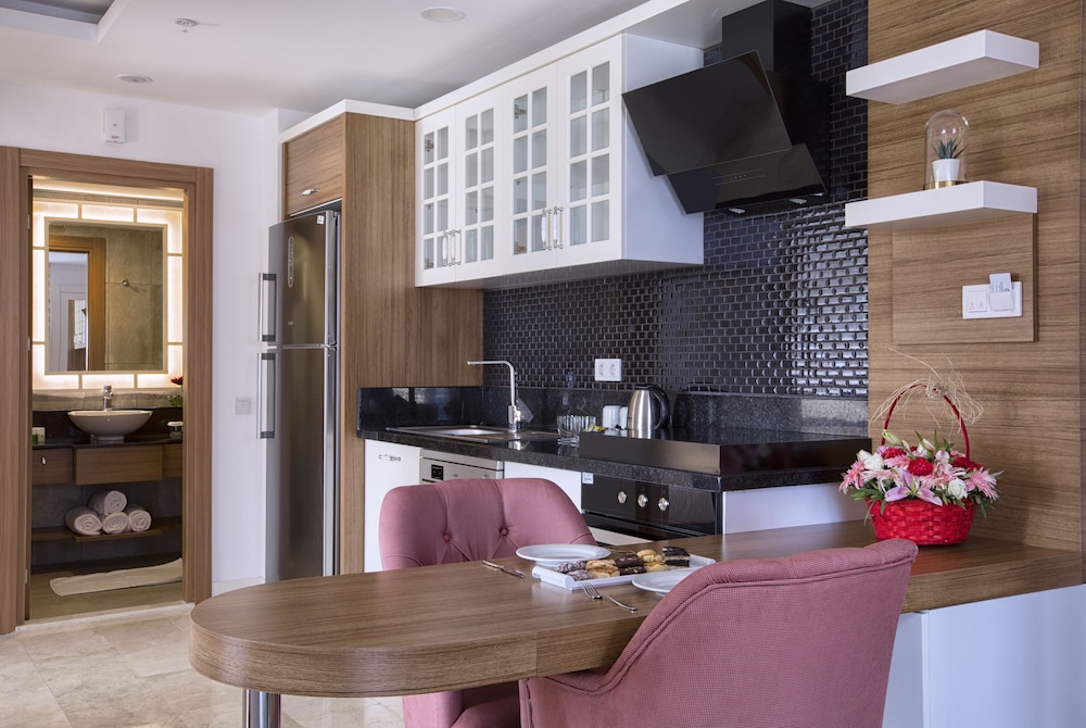 Greenwood Suites Resort — Hotel rooms in Lara