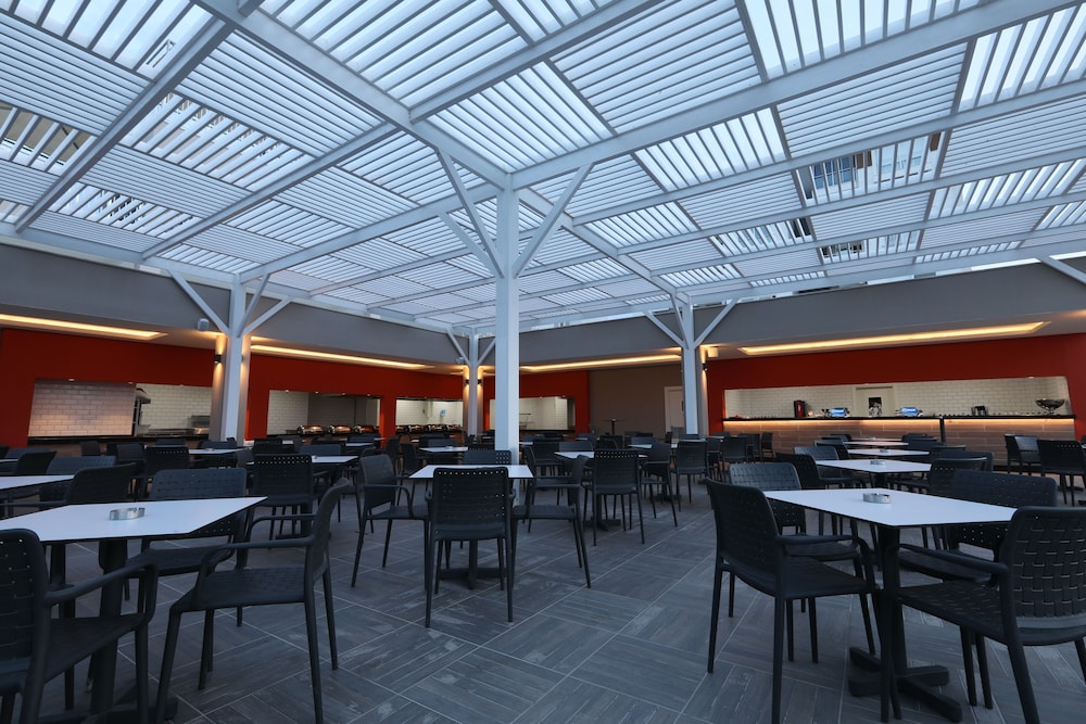 Greenwood Suites Resort — Restaurant & bars in Lara