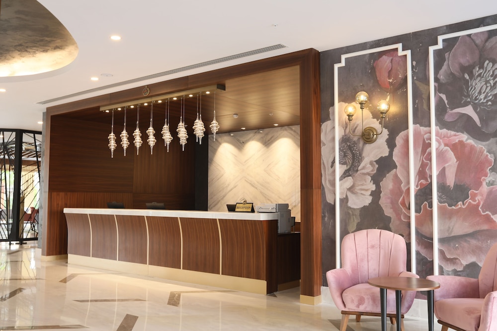 Greenwood Suites Resort — Restaurant & bars in Lara