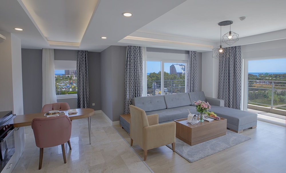 Greenwood Suites Resort — Hotel rooms in Lara