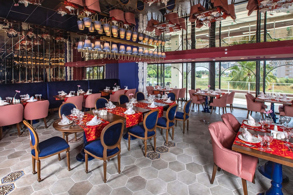 Greenwood Suites Resort — Restaurant & bars in Lara