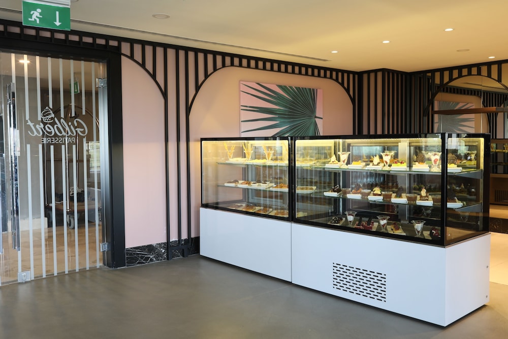 Greenwood Suites Resort — Restaurant & bars in Lara