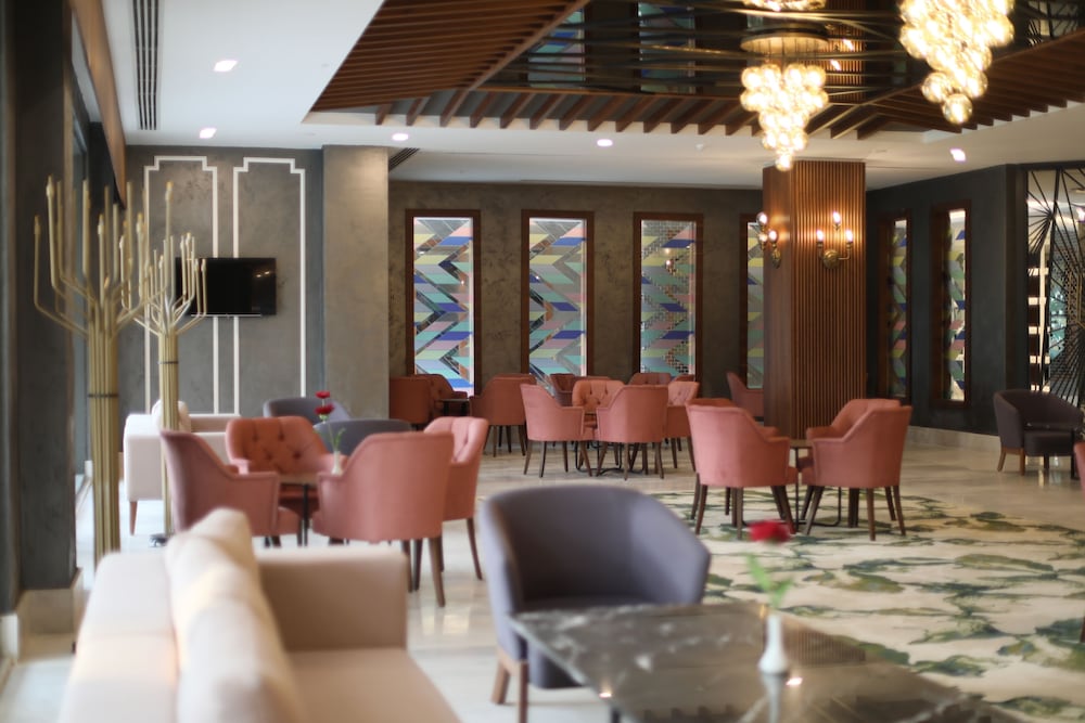 Greenwood Suites Resort — Hotel building in Lara