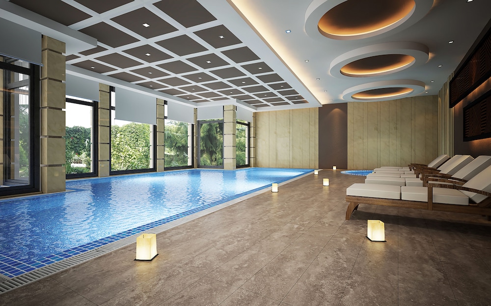 Greenwood Suites Resort — Swimming pool in Lara
