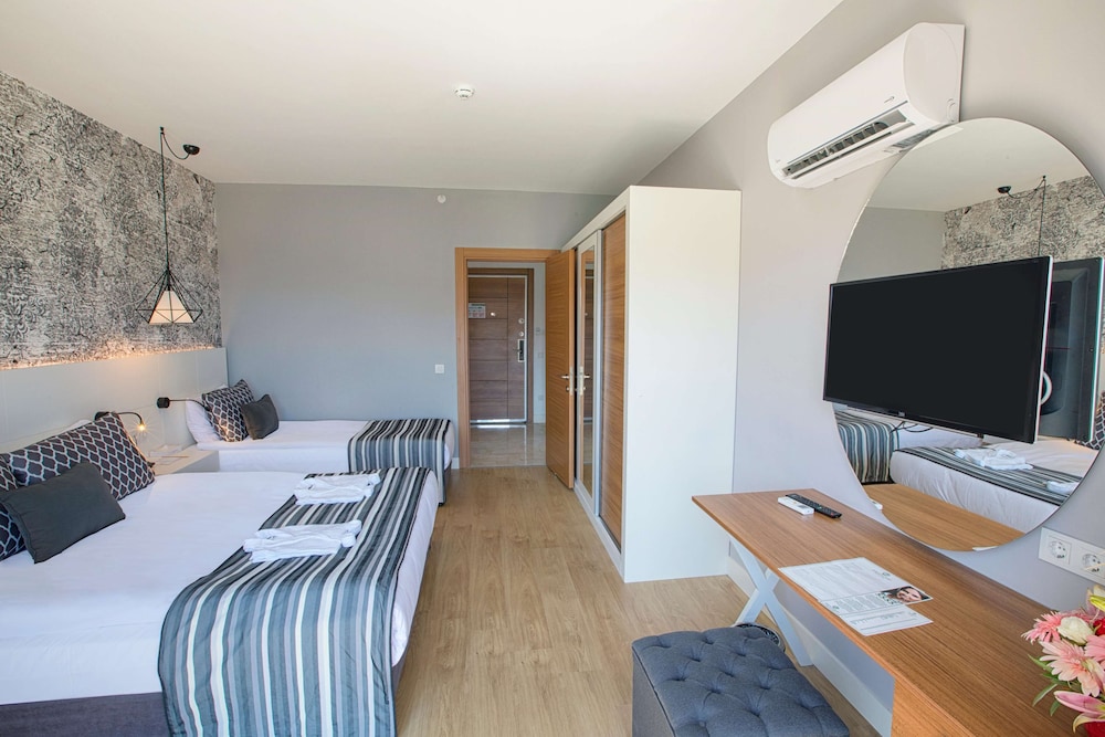 Greenwood Suites Resort — Hotel rooms in Lara