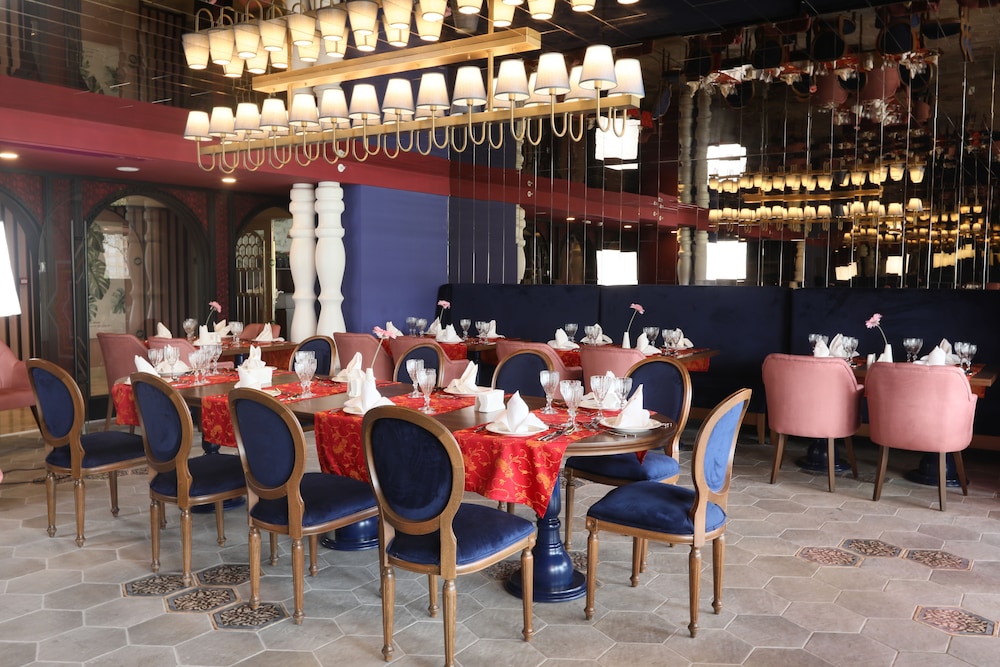 Greenwood Suites Resort — Restaurant & bars in Lara