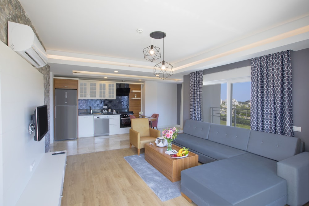 Greenwood Suites Resort — Hotel rooms in Lara