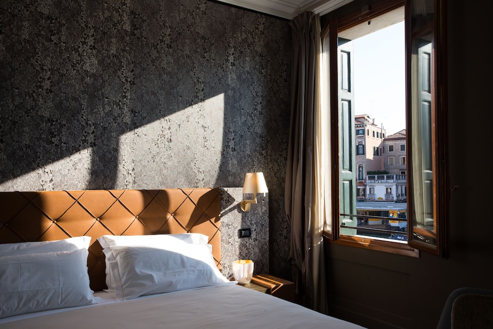 Riva del Vin Boutique Hotel — Hotel rooms in Venice, Veneto