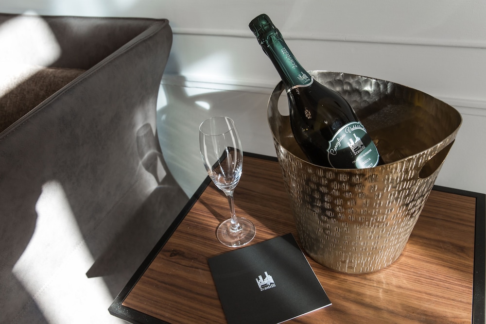 Riva del Vin Boutique Hotel — Hotel rooms in Venice, Veneto