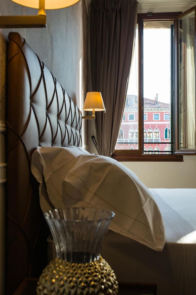 Riva del Vin Boutique Hotel — Hotel rooms in Venice, Veneto