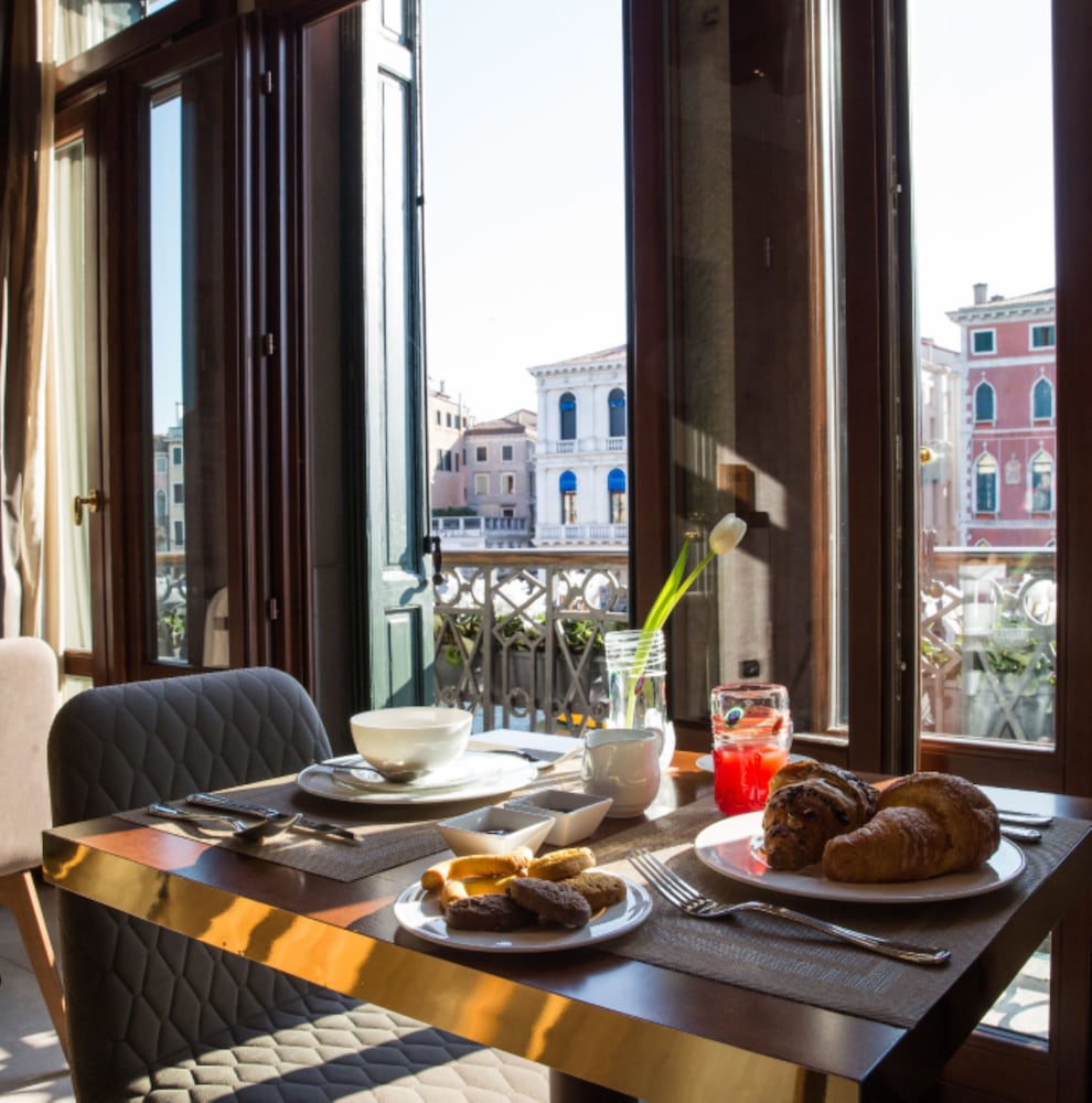 Riva del Vin Boutique Hotel — Hotel rooms in Venice, Veneto