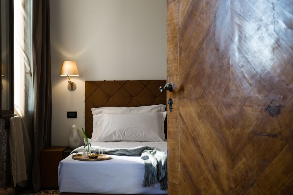 Riva del Vin Boutique Hotel — Hotel rooms in Venice, Veneto