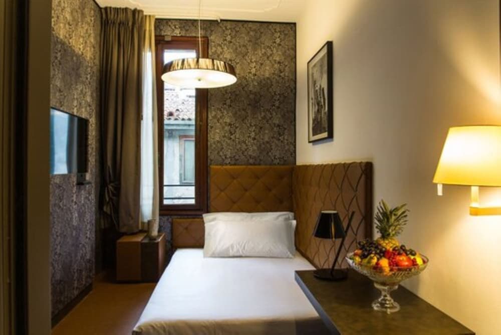 Riva del Vin Boutique Hotel — Hotel rooms in Venice, Veneto