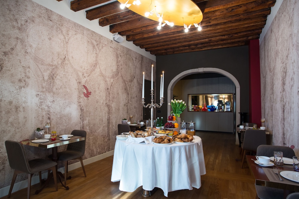 Riva del Vin Boutique Hotel — Restaurant & bars in Venice, Veneto