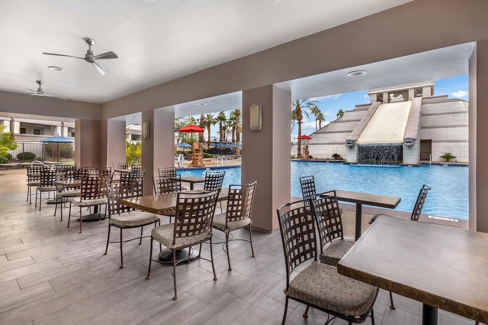 Hilton Vacation Club Cancun Resort Las Vegas — Swimming pool in Las Vegas, Nevada
