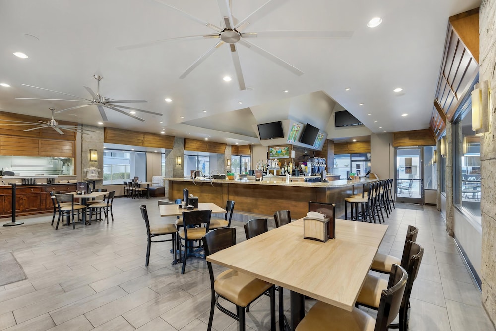 Hilton Vacation Club Cancun Resort Las Vegas — Restaurant & bars in Las Vegas, Nevada