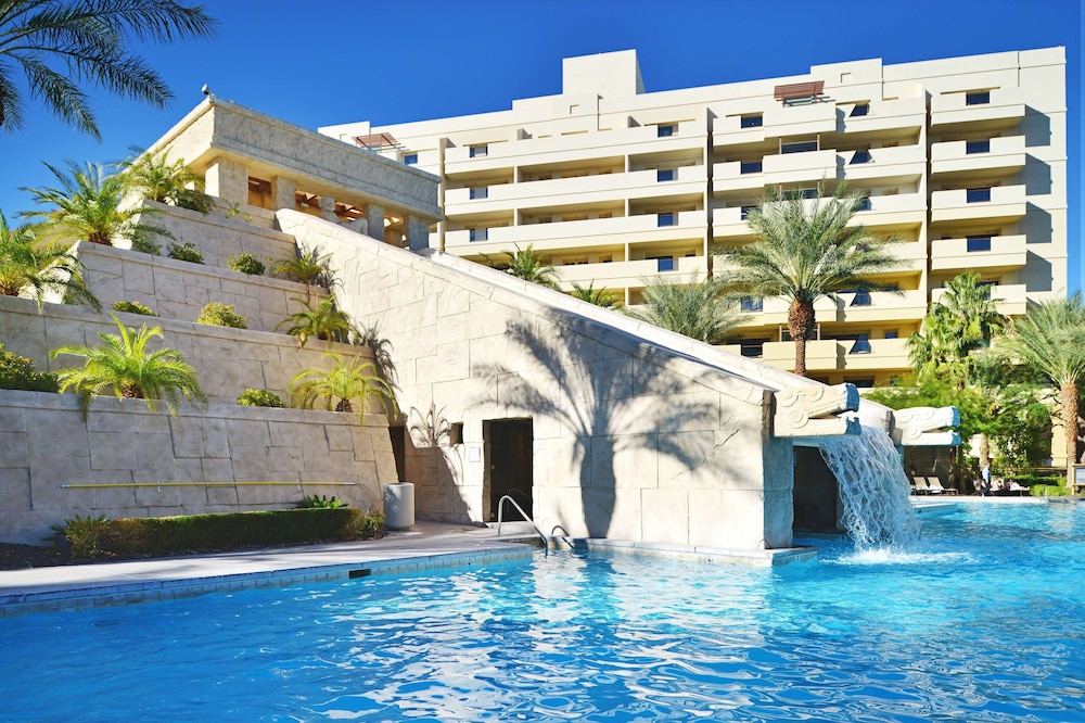 Hilton Vacation Club Cancun Resort Las Vegas — Swimming pool in Las Vegas, Nevada