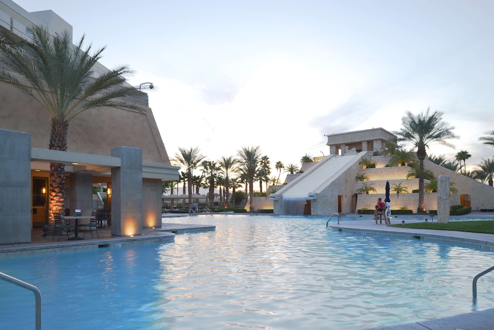 Hilton Vacation Club Cancun Resort Las Vegas — Swimming pool in Las Vegas, Nevada