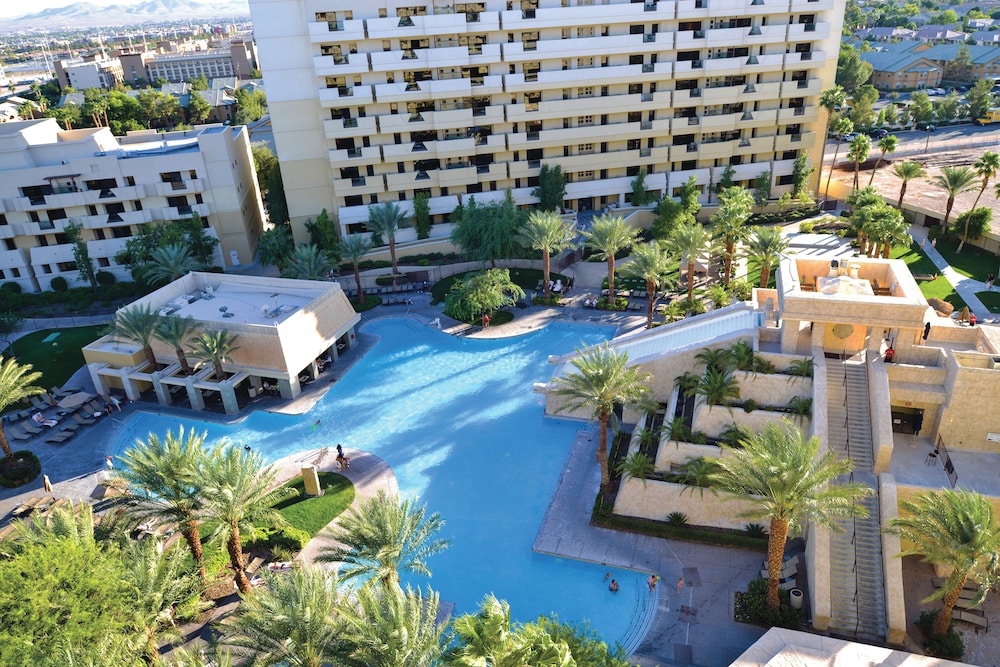 Hilton Vacation Club Cancun Resort Las Vegas — Swimming pool in Las Vegas, Nevada