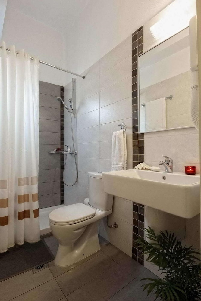 Dimitra Hotel & Apartments by Omilos Hotels — Hotel rooms in Kokkini Chani