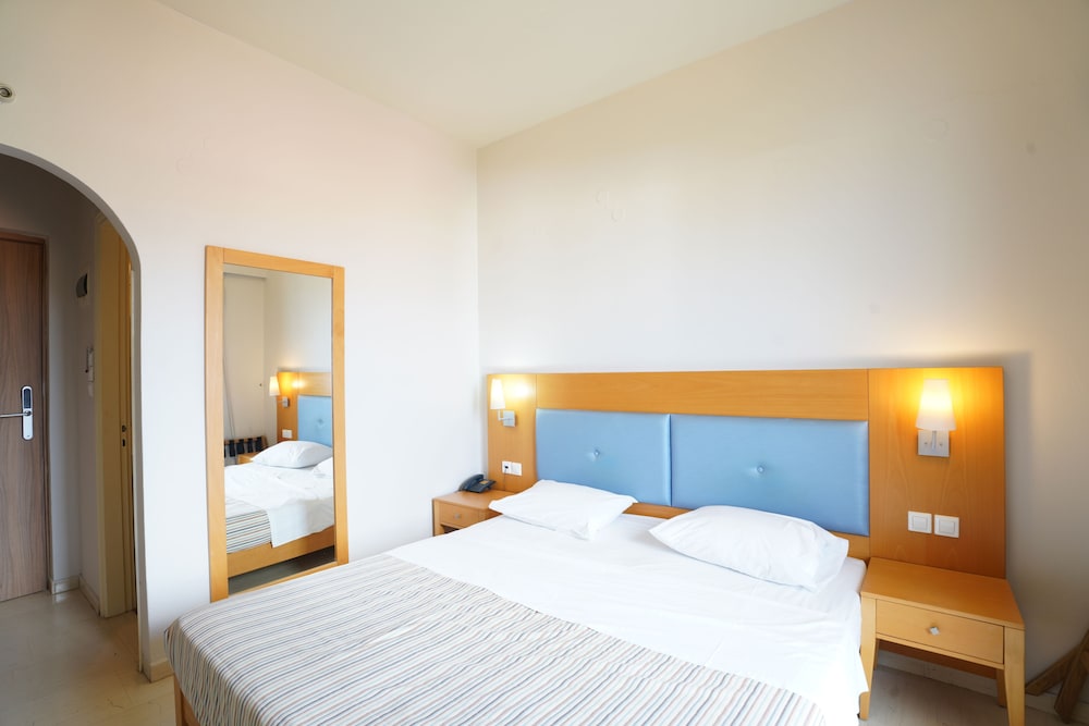 Dimitra Hotel & Apartments by Omilos Hotels — Hotel rooms in Kokkini Chani