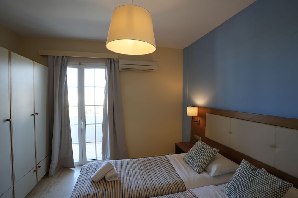 Dimitra Hotel & Apartments by Omilos Hotels — Hotel rooms in Kokkini Chani