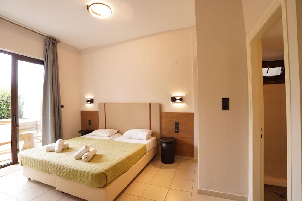 Dimitra Hotel & Apartments by Omilos Hotels — Hotel rooms in Kokkini Chani