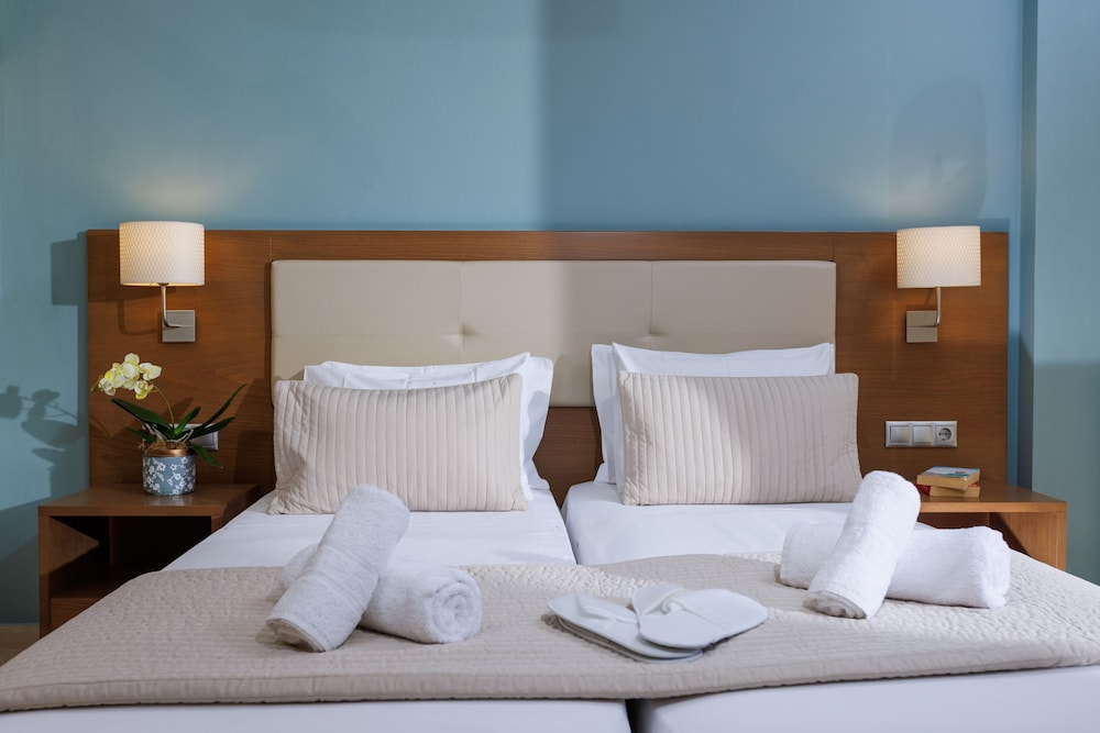 Dimitra Hotel & Apartments by Omilos Hotels — Hotel rooms in Kokkini Chani