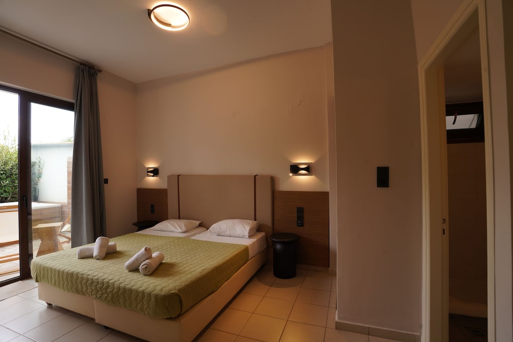 Dimitra Hotel & Apartments by Omilos Hotels — Hotel rooms in Kokkini Chani