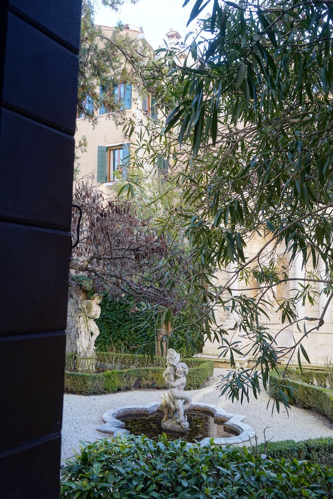 Granda Sweet Suites — Hotel building in Venice, Veneto
