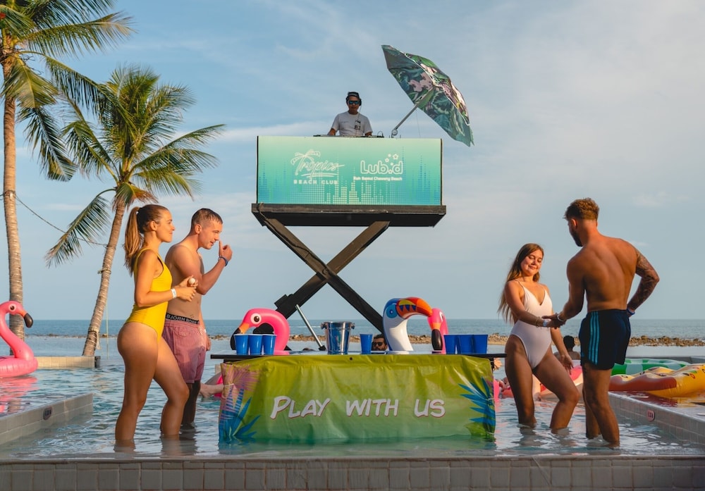 Lub d Koh Samui Chaweng Beach - Beachfront Vibrant Social Vibe — Swimming pool in Bo Phut, Surat Thani