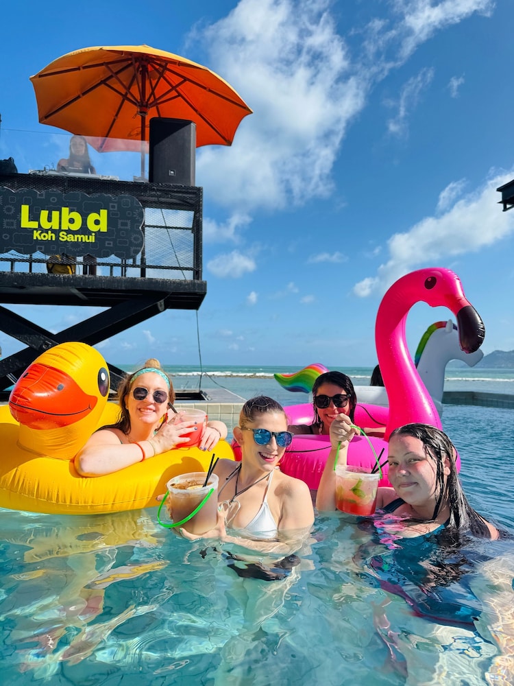 Lub d Koh Samui Chaweng Beach - Beachfront Vibrant Social Vibe — Swimming pool in Bo Phut, Surat Thani