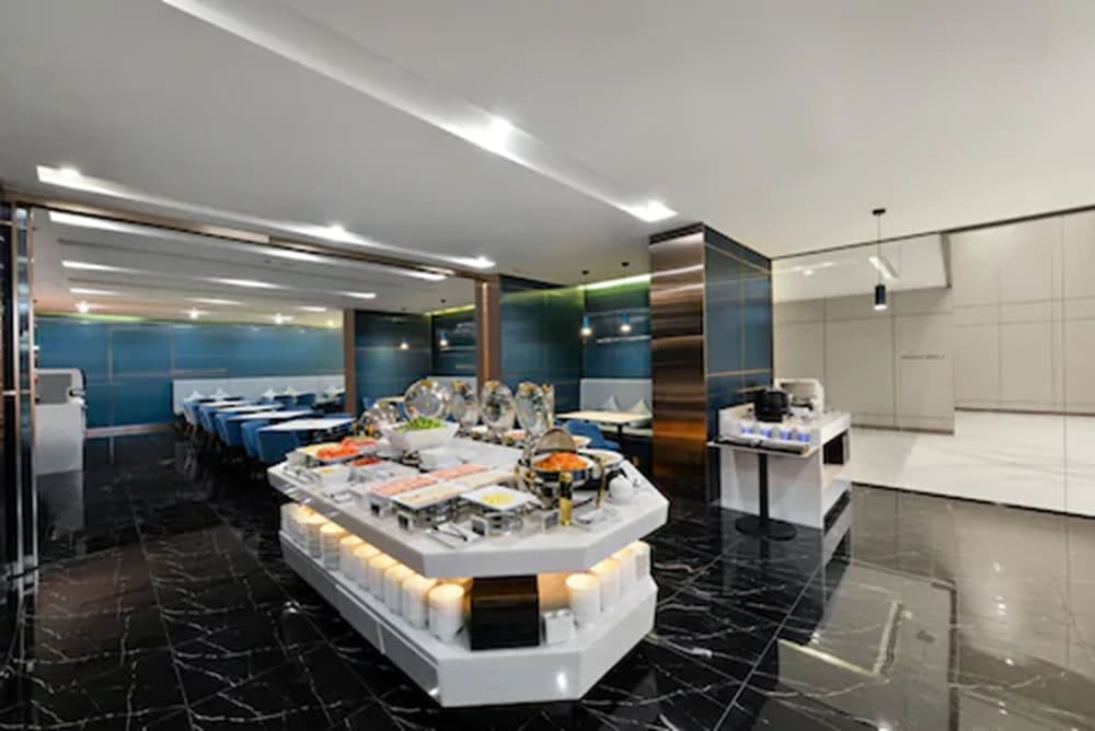 Centre Point Prime Hotel Pattaya — Restaurant & bars in Pattaya, Chonburi