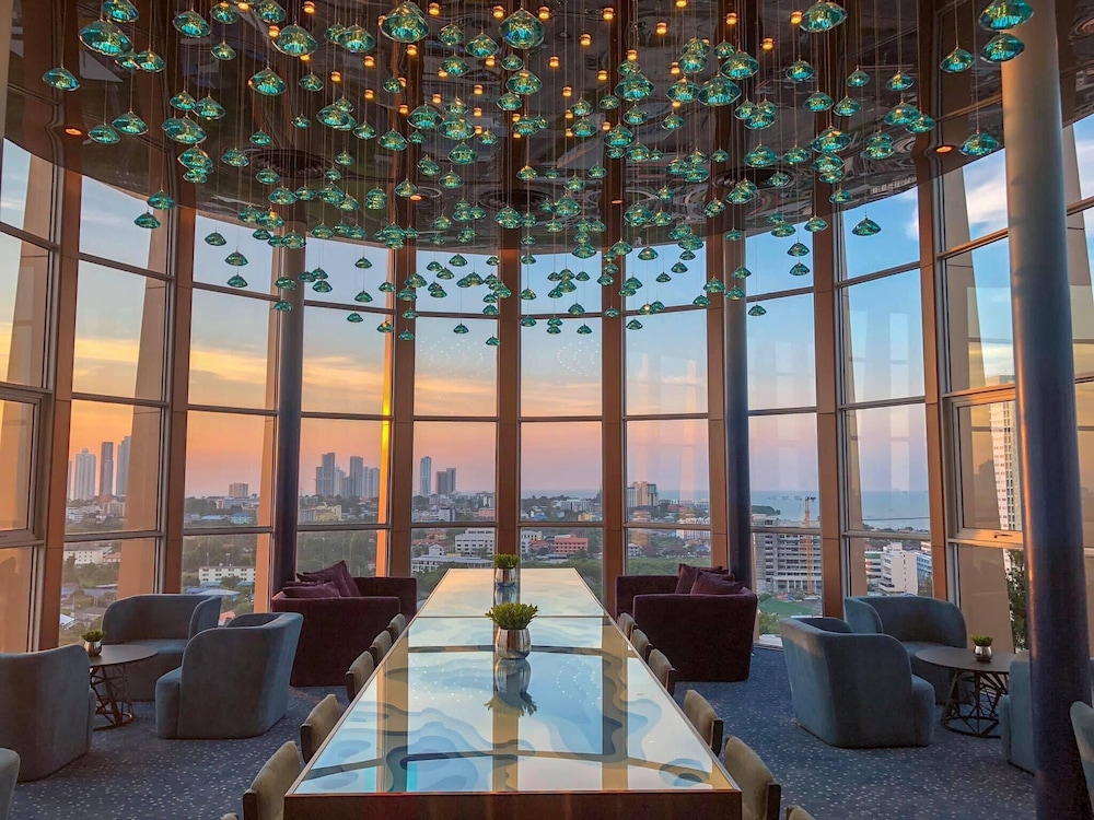 Centre Point Prime Hotel Pattaya — Restaurant & bars in Pattaya, Chonburi