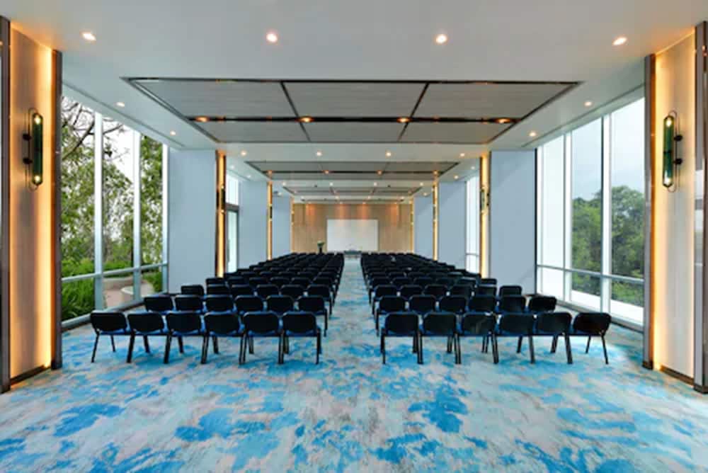 Centre Point Prime Hotel Pattaya — Hotel building in Pattaya, Chonburi