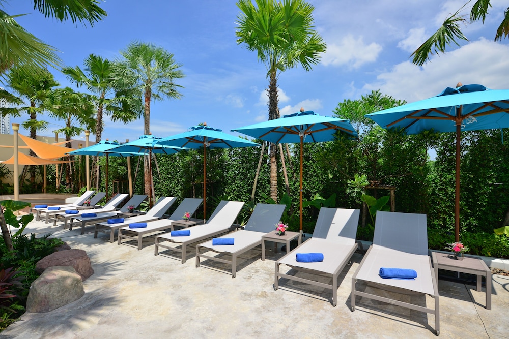 Centre Point Prime Hotel Pattaya — Swimming pool in Pattaya, Chonburi