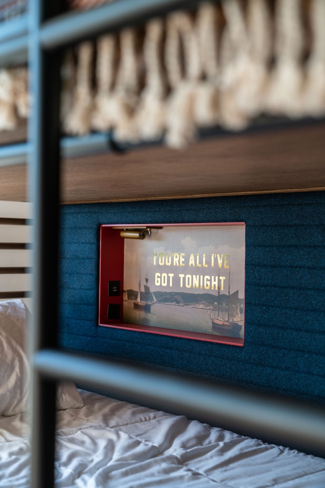 The Revolution Hotel — Hotel rooms in Boston, Massachusetts