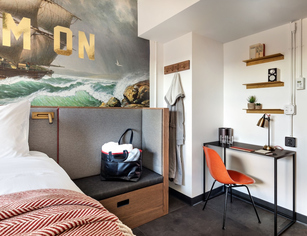The Revolution Hotel — Hotel rooms in Boston, Massachusetts
